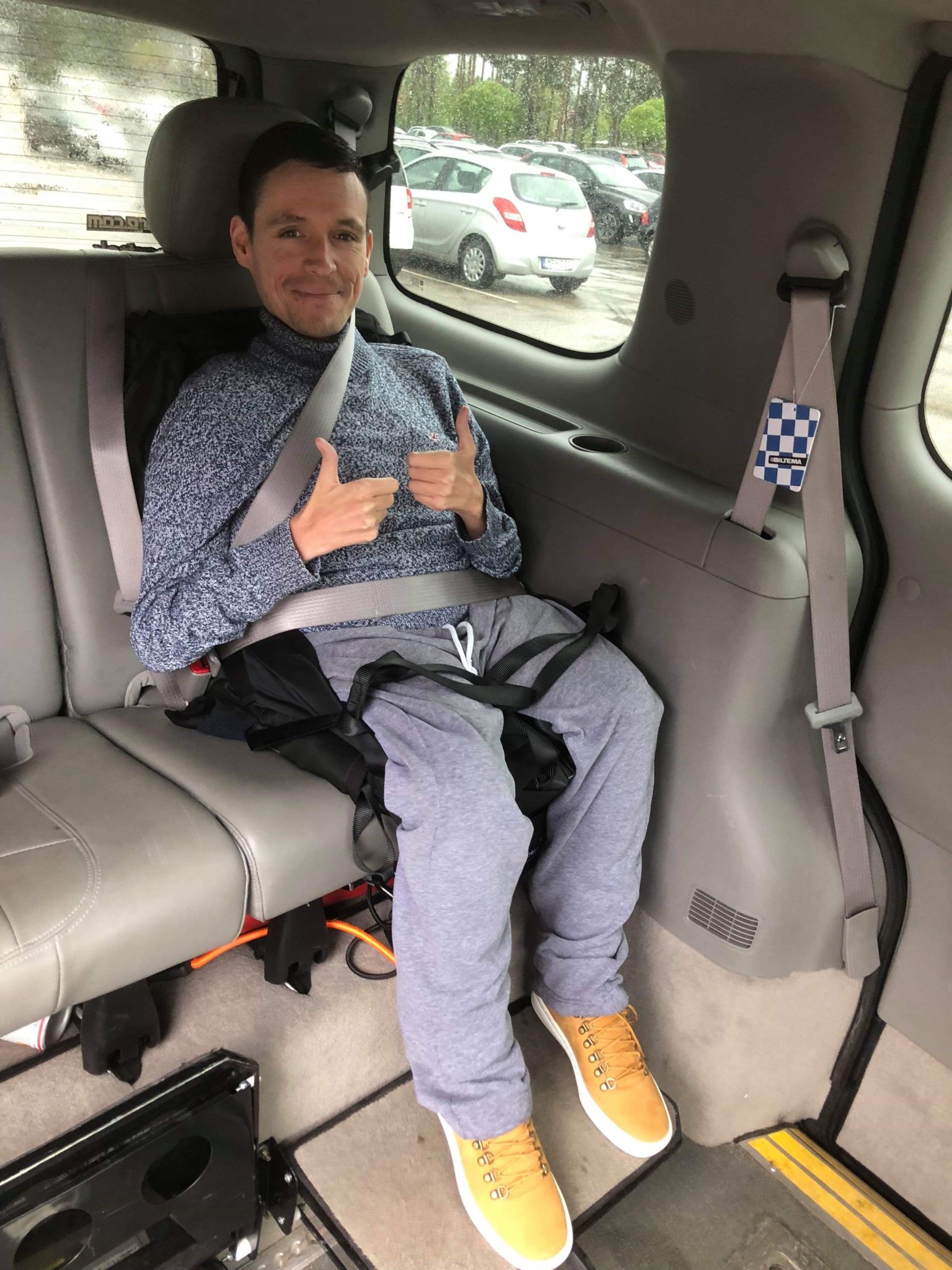 Insitu wheelchair transfer seat to car